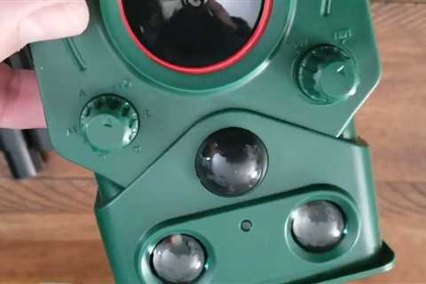LOUD BRIGHT? Laturine Scarecrow Protector Solar Powered Ultrasonic Animal Repeller Review Unboxing
